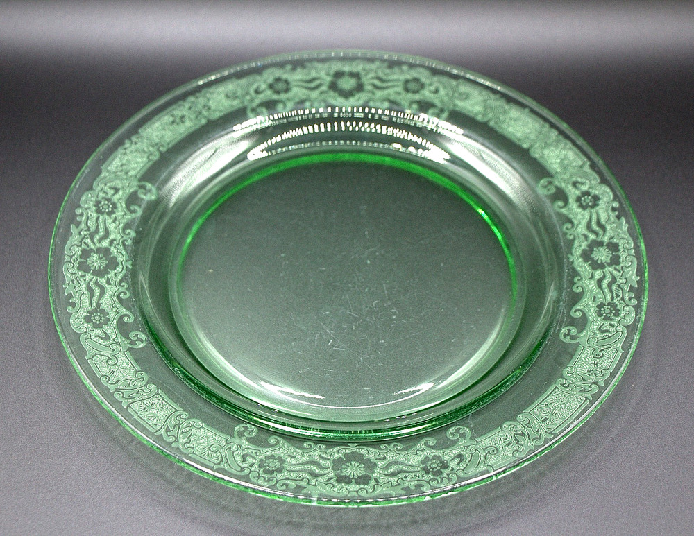 Fostoria Vesper Green Uranium Depression Glass Plate 7.5" Glows Under UV Vtg